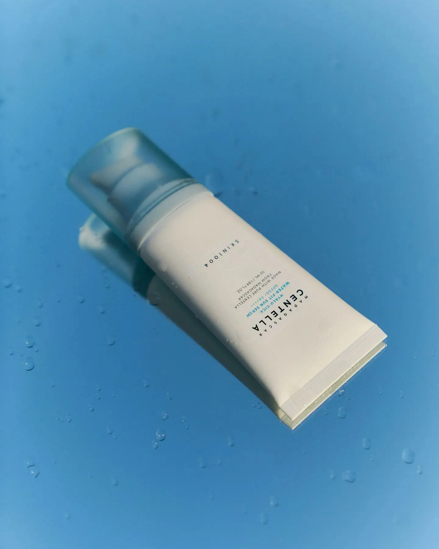 SKIN1004 Madagascar centella hyalu cica water fit sun serum spf 50 pa     واقي شمسي كيميائي مرطب