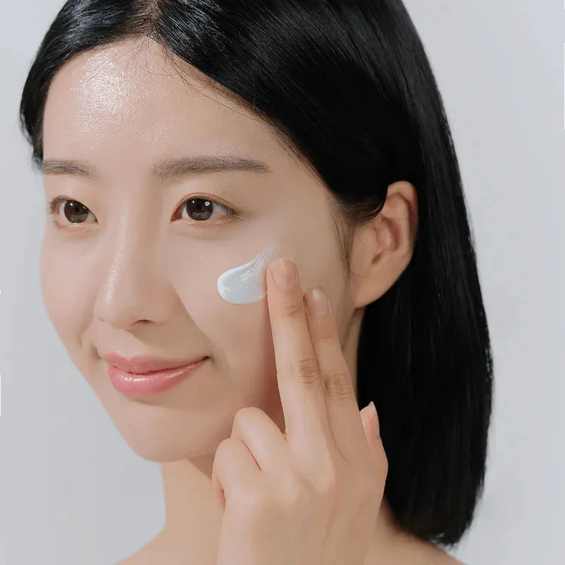 SKIN1004 Madagascar centella hyalu cica water fit sun serum spf 50 pa     واقي شمسي كيميائي مرطب