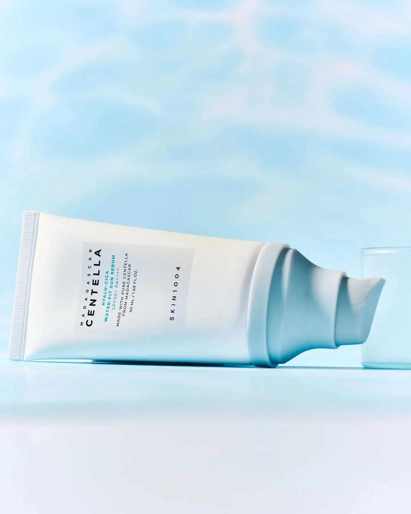 SKIN1004 Madagascar centella hyalu cica water fit sun serum spf 50 pa     واقي شمسي كيميائي مرطب